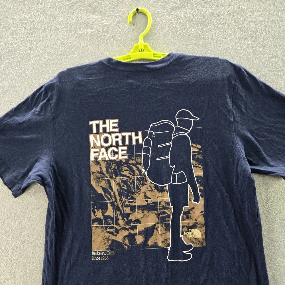 The North Face Men‎ Shirt M Blue Graphic Print Hiker Mountain Gorpcore Logo